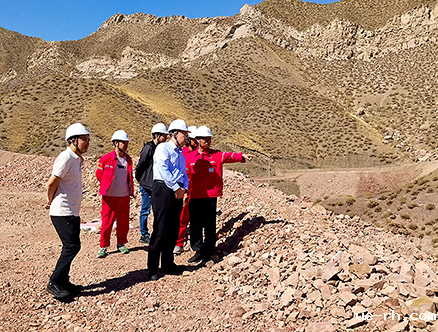 中陕核集团副总经理张炜到二一一队新疆阜康四工河煤田火区治理工程项目调研指导工作